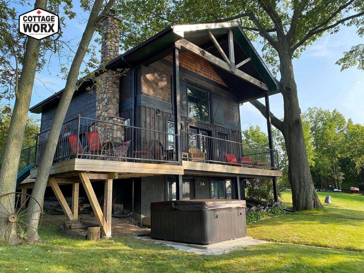 Well-maintained Ontario cottage with professional property maintenance services